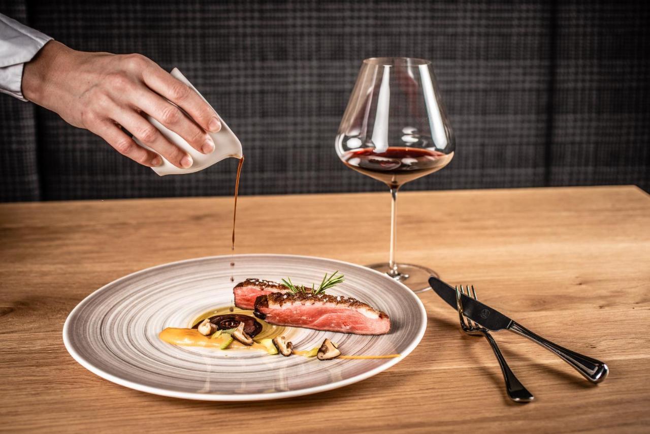 My Arbor - Dolomites Hotell Bressanone Eksteriør bilde A server pouring sauce onto a prepared dish